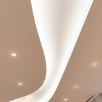 Strefowanie sufitu i oświetlenia w praktyce: jak zaplanować trwały i funkcjonalny efekt świetlny