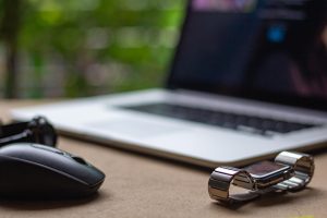 Jak skutecznie wybrać kurs BHP online, aby zapewnić bezpieczeństwo w miejscu pracy?